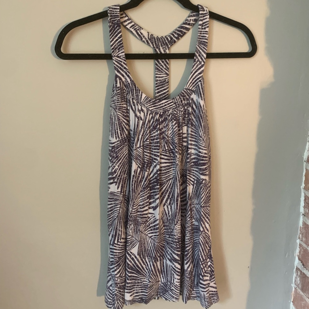 Flowy, purple and white tank, excellent condition